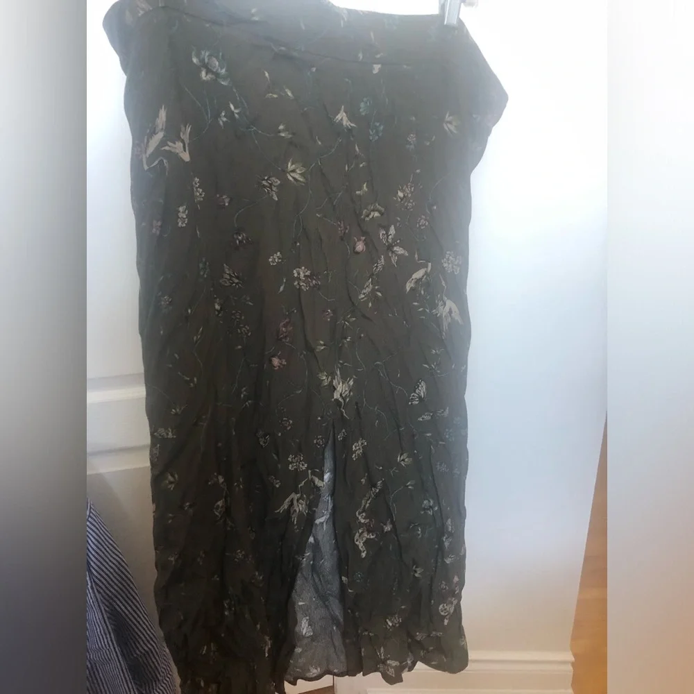 2 piece Olive Floral Puff-Sleeve Women's Top and matching skirt.  3x - Picture 3 of 4